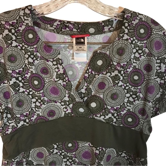 The North face women’s cap sleeve V-neck  activewear top size M sleeveless - Picture 3 of 9